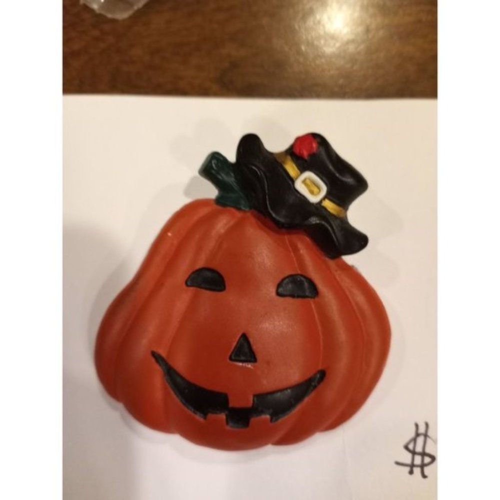 Cute Halloween pin pumpkin